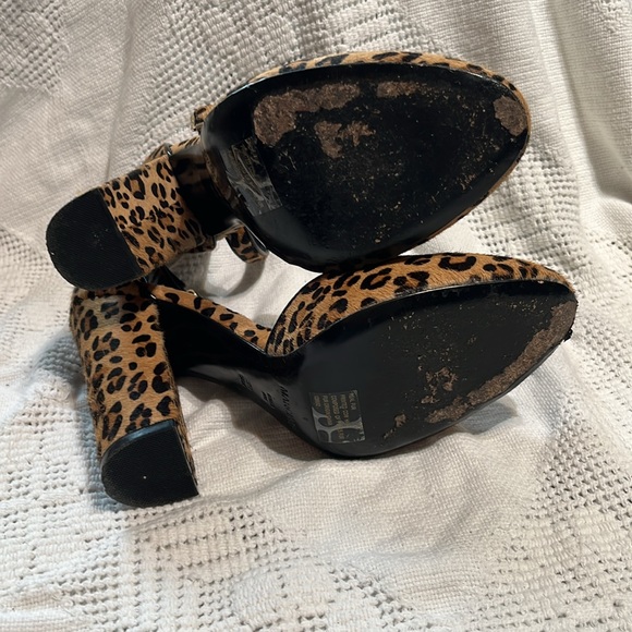 MARCIANO ANIMAL PRINT PUMPS - Picture 8 of 12